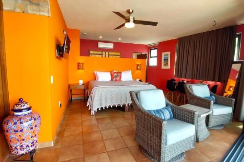 Miguel's Mirador, Top-Floor Ocean View Studio, Private Terrace and Hammock, Heated Saltwater Pool, Daily Housekeeping and Breathtaking Sunsets
