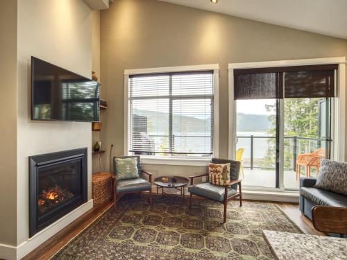 Oceanfront Marina & Mountain views- pet friendly in Port Renfrew (BC)