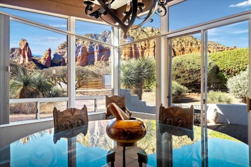 Luxury in Sedona Desert with 360 Views & Sunsets with Family, Sedona