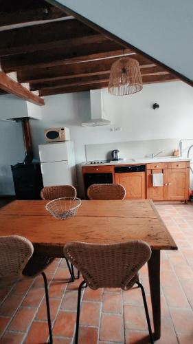 virtuve, Gîte du Noyer (Gite du Noyer) in Seris (Centre)