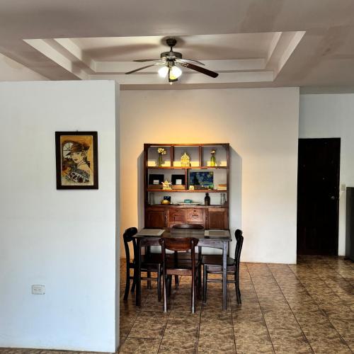 3 bedrooms, 3 beds