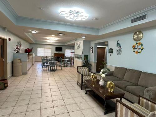 Wesley Inn and Suites – Wichita, KS