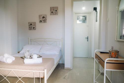 Γκαρσονιέρα δίπλα στη θάλασσα. (Γκαρσονιερα διπλα στη θαλασσα.) in Emporios