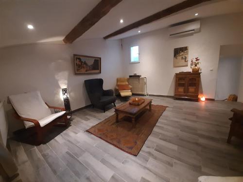 Village house in Luberon in Pertuis
