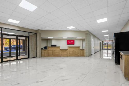 Lobby, HomeTowne Studios by Red Roof Athens, TN in Athens (TN)