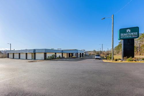 Exterior view, HomeTowne Studios by Red Roof Athens, TN in Athens (TN)