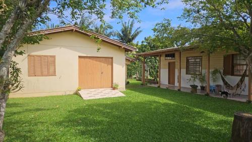 Casa na lagoa do Palmital com acesso a lagoa na propriedade e localizada apenas a 13 km da praia de  in Imbe