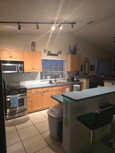 Drew's Getaway with shared common space in Margate