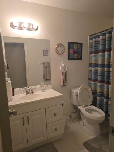 Drew's Getaway with shared common space in Margate