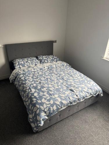 Cozy Room in shared flat 25 minutes away from the city centre in Oldham