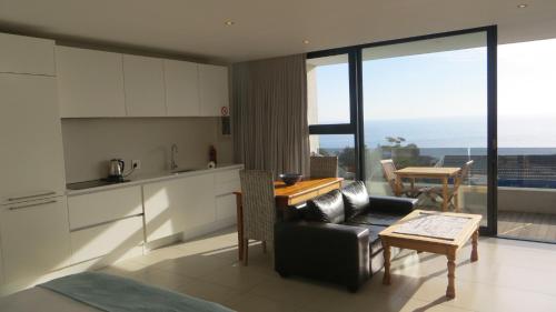 Camps Bay Studio Guesthouse - Studio - Tap to explore photos