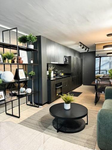 Moderno estudio con aire acondicionado y estacionamiento