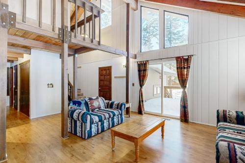 < 2 Mi to Tahoe Donner Ski Resort: Serene Retreat – khách sạn tại Northwoods