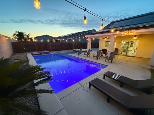 Spacious Home with Private Pool – khách sạn tại Stone Meadows