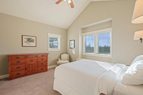 Five Peaks home - image 7