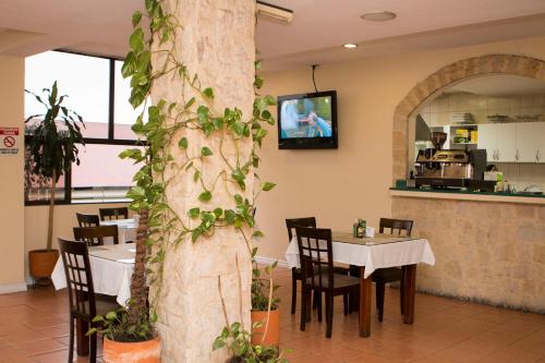 Restaurant, Hotel Novo in Merced