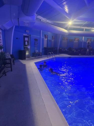 Evergreen Escapes 4 BR with Game Room, Firepit near Kalahari and Camelback in Tobyhanna Township (PA)