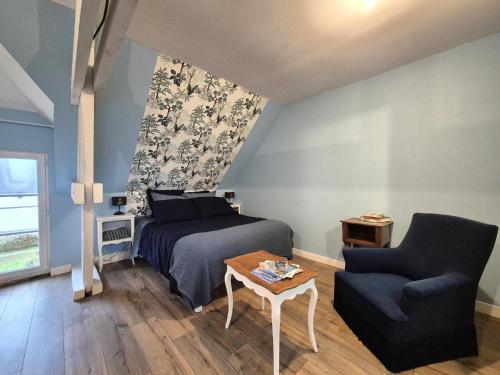 Istaba viesiem, Normandy Couple Getaway with Garden in Ancteville