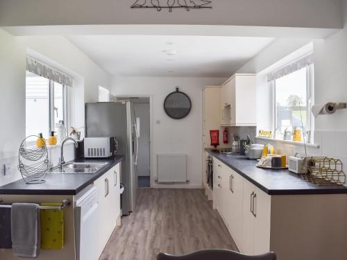virtuve, Trelawney Bungalow in Linkinhorne