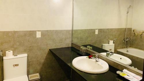 room detail thumbnail 2