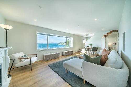 Luxury Beachfront Apartment - Entire 2 Level Apartment – khách sạn tại Oriental Parade