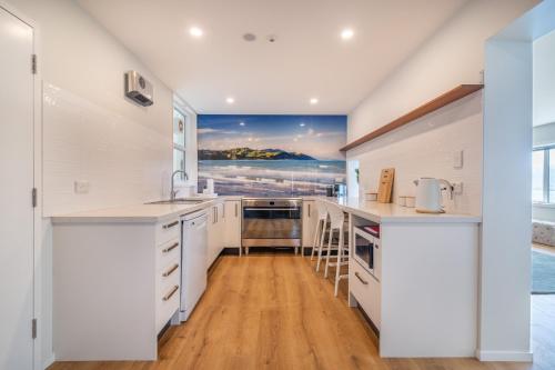 Luxury Beachfront Apartment - Entire 2 Level Apartment in Oriental Parade