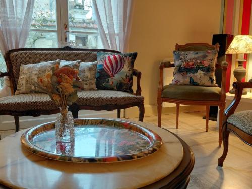 Gîte Cravant-les-Côteaux, 6 pièces, 10 personnes - FR-1-381-395 (Gite Moderne 10 Pers. en Touraine avec Jardin, WiFi, Pres de la Vienne et Vignobles de Chinon - FR-1) in Cravant Les Coteaux