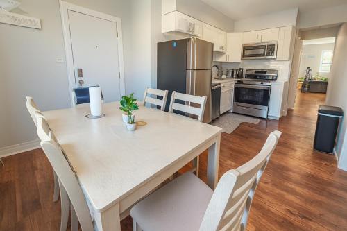 Central 2BR Private Stay Near Airport & Cafés (Central 2BR Private Stay Near Airport & Cafes) in 格倫維尤