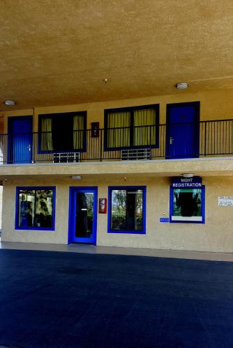 Entrance, Travelodge by Wyndham Indio in Indio (CA)