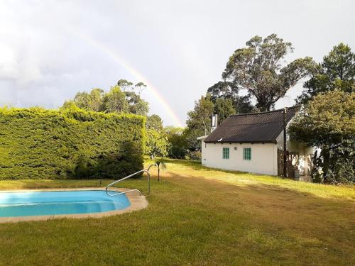 Cabaña en chacra con piscina compartida (Cabana en chacra con piscina compartida) in Las Flores (Maldonado)