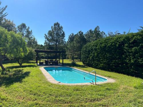 Cabaña en chacra con piscina compartida (Cabana en chacra con piscina compartida) in Las Flores (Maldonado)