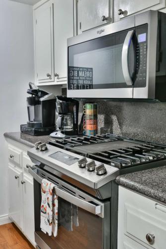 Hot Tub, Walk 2 Summit, Massage Chair, Bbq, in Big Bear Lake, USA
