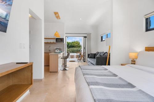 Pineda Studio 201 with Parking & Daily Cleaning