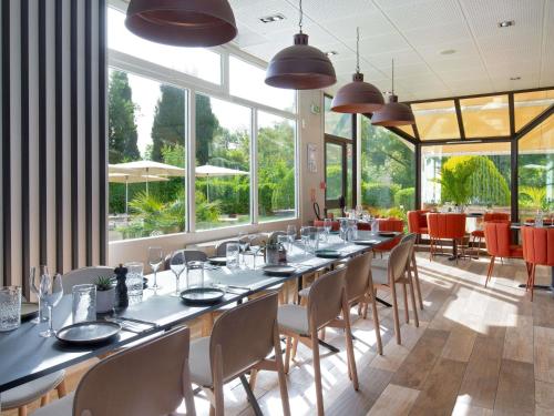 餐廳, 普羅旺斯艾克斯費努耶爾拱橋諾富特酒店 (Novotel Aix en Provence Pont de l Arc Fenouilleres) in 南區