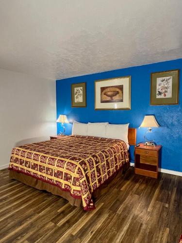 Village Inn Salina - image 9