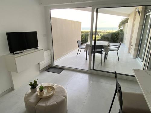 T2 rénové avec terrasse, accès plage, Canet-Plage - FR-1-696-117