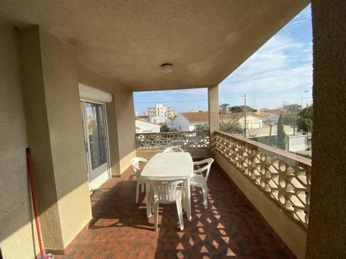 Appartement 3 pièces avec terrasse et parking à Canet-Plage - FR-1-696-101