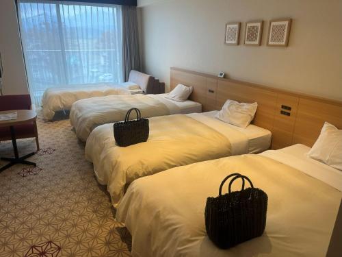 2 twin beds