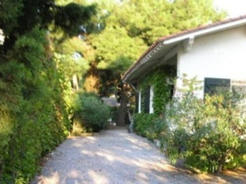 Maison familiale avec jardin et parking, proche plage et commerces - FR-1-837-83