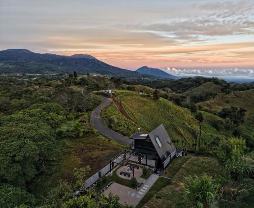 Luxury AFrame with Private Jacuzzi Poás Volcano (Luxury AFrame with Private Jacuzzi Poas Volcano) in Vara Blanca