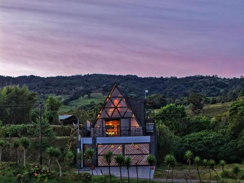 Luxury AFrame with Private Jacuzzi Poás Volcano (Luxury AFrame with Private Jacuzzi Poas Volcano) in Vara Blanca