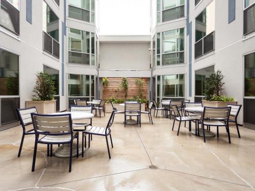 Fantastic Philly Fully Furnished Apartments - image 8