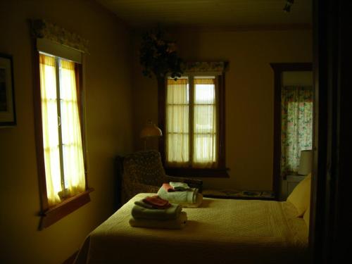 Gite des Hauteurs et Cafe de la place in St Zenon (QC)