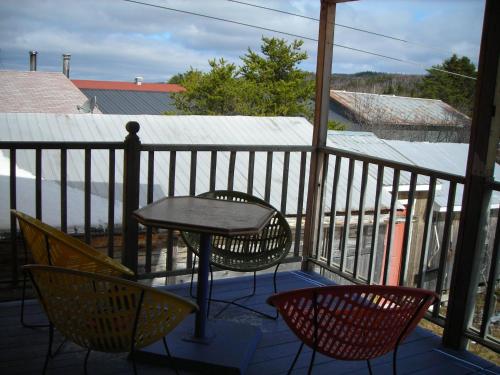 Gite des Hauteurs et Cafe de la place in St Zenon (QC)