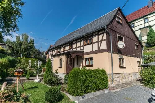 Ferienhaus Rosalie Ruhiges Ferienhaus mit Garten direkt am Malerweg in Altendorf, Deutschland