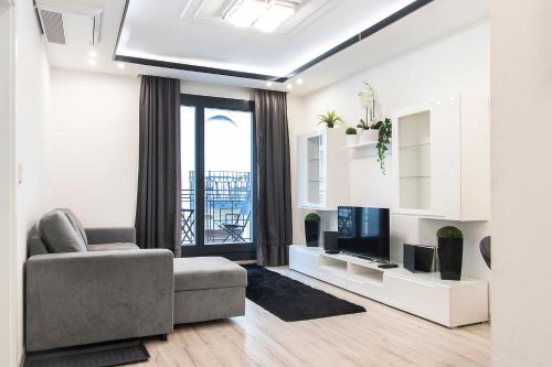 Luxe Central Apartments - image 14