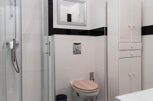 Luxe Central Apartments - image 3