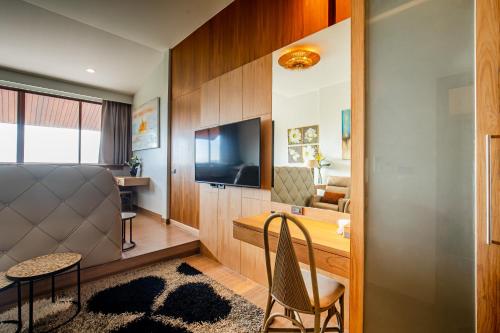 room detail thumbnail 1