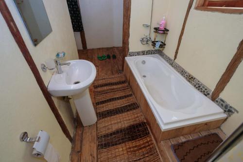 2 double beds, 1 twin bed