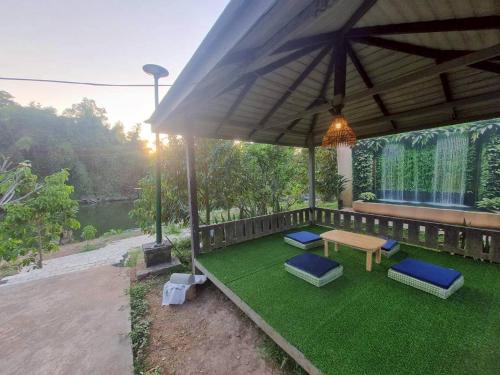 kanissta cafe & resort in 龍仔厝府